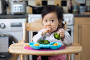 thực đơn ăn dặm cho bé 9 tháng Trẻ 9 tháng cần nhiều dinh dưỡng để phát triển, do đó mẹ nên bổ sung đa dạng thức ăn cho bé