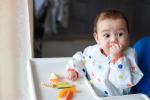 Bé ăn dặm tự chỉ huy