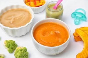 ăn dặm bổ não Súp ức gà và nghệ, đậu Hà Lan