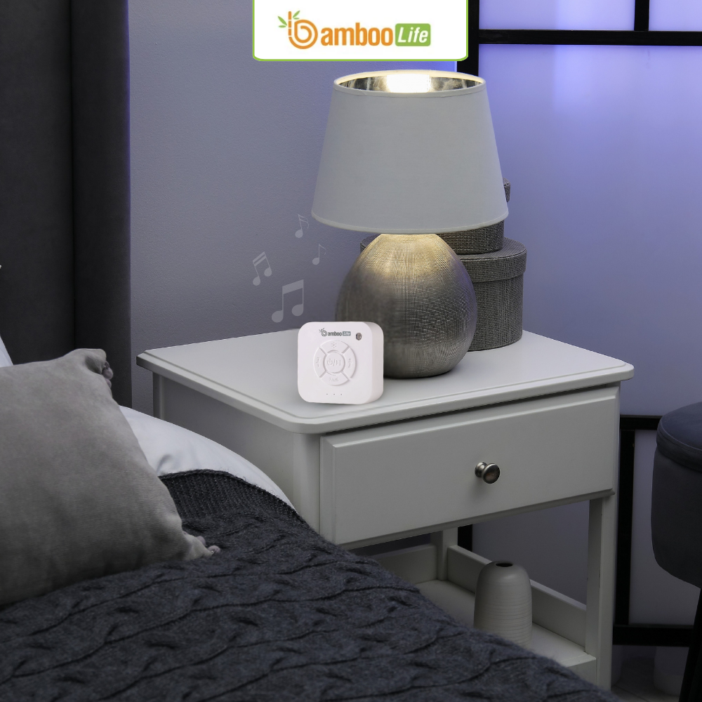 Đặt máy gần giường ngủ đúng khoảng cách để bé an toàn